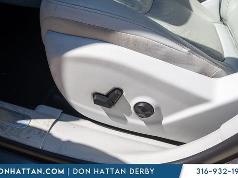 Used 2019 Jeep Cherokee Limited w/ Luxury Group FWD image 16