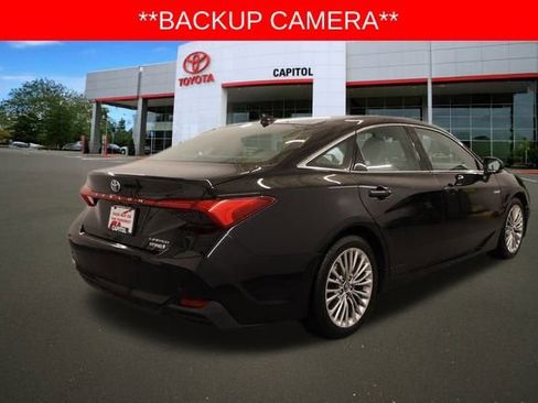 Used 2020 Toyota Avalon Limited image 3