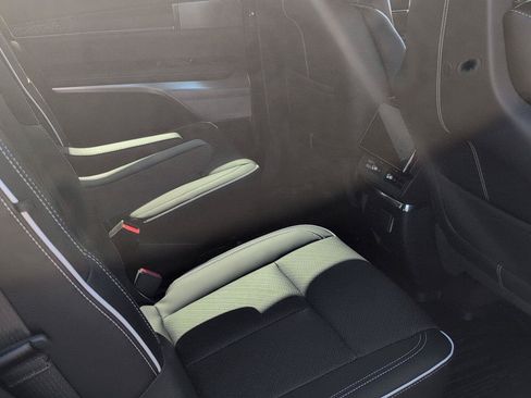 Used 2026 Cadillac Vistiq Platinum w/ LPO, Floor Liner Package AWD/4WD image 8
