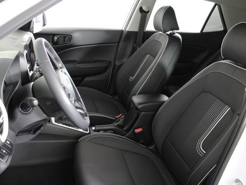 Certified 2024 Hyundai Venue Limited FWD image 20