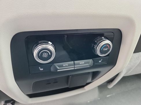 New 2026 GMC Acadia Denali w/ Super Cruise Package image 9