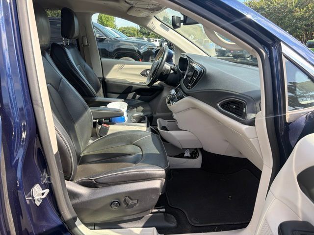 Used 2019 Chrysler Pacifica Limited FWD image 12