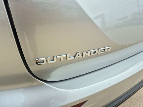 New 2026 Mitsubishi Outlander ES FWD image 30