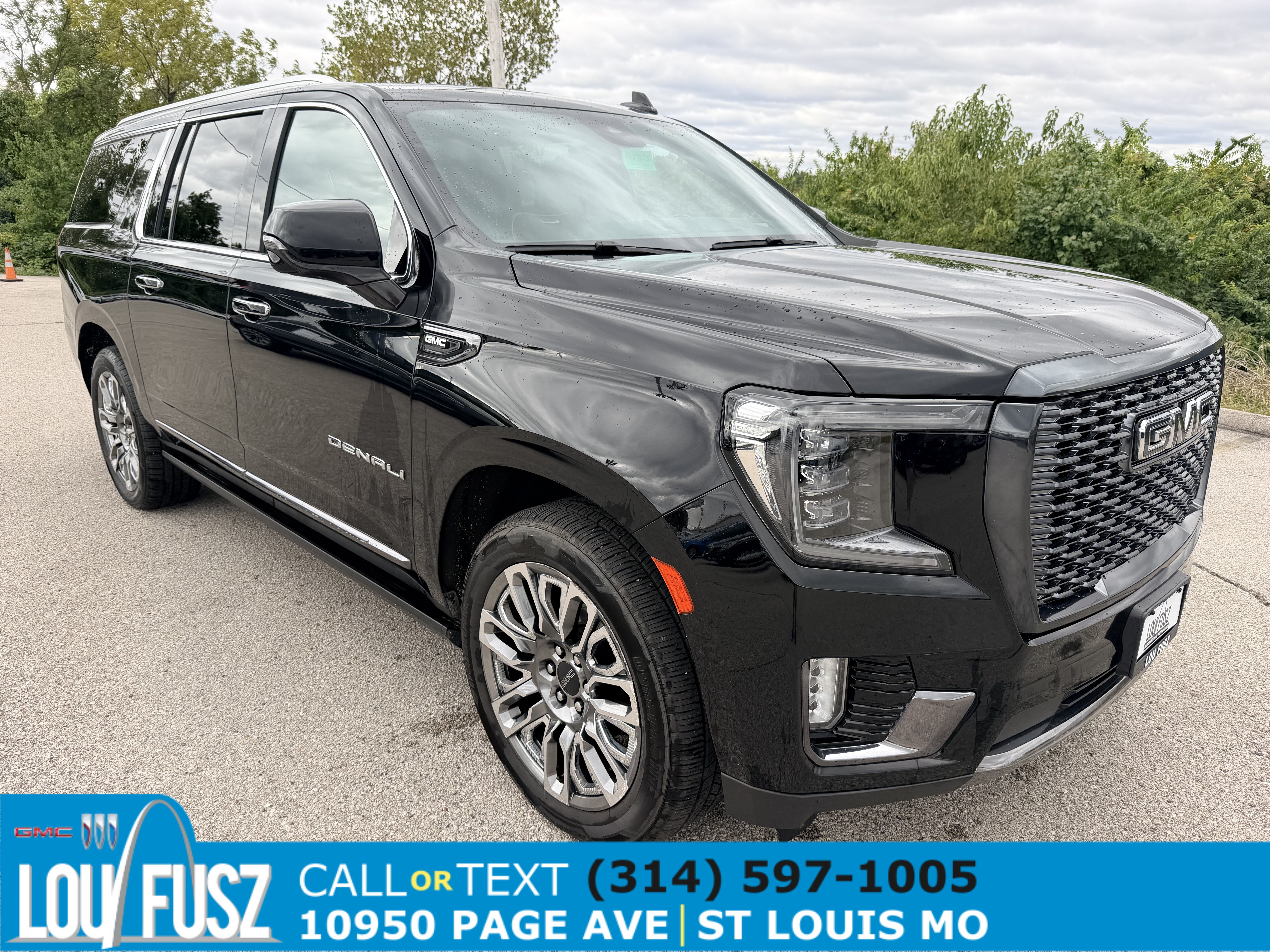 Used 2023 GMC Yukon XL Denali Ultimate AWD/4WD image 1