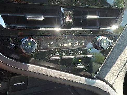 Used 2024 Toyota Camry SE image 14