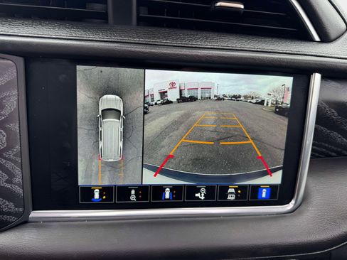 Used 2023 GMC Yukon Denali image 31