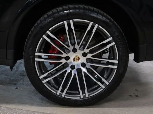 Used 2017 Porsche Cayenne Turbo AWD/4WD image 39