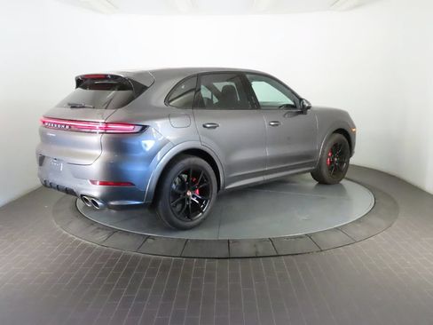 Certified 2026 Porsche Cayenne S AWD/4WD image 7