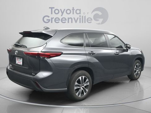 Used 2023 Toyota Highlander XLE FWD image 13