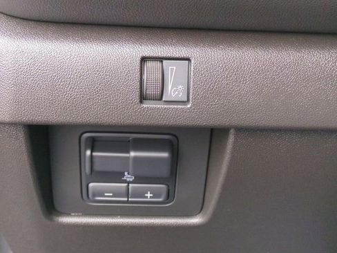 Used 2023 Chevrolet Colorado LT w/ LT Convenience Package image 18