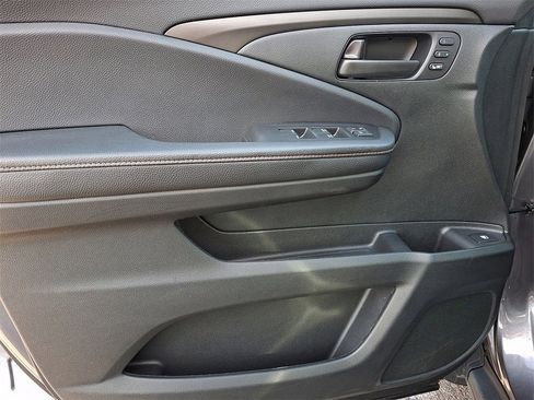 Used 2025 Honda Ridgeline TrailSport image 12