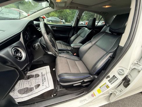 Used 2017 Toyota Corolla SE w/ SE Premium Package FWD image 19