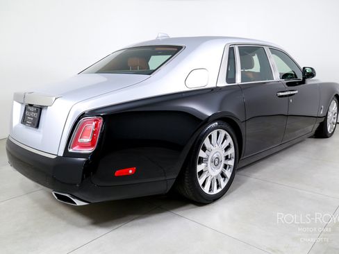 Used 2018 Rolls-Royce Phantom Sedan image 2