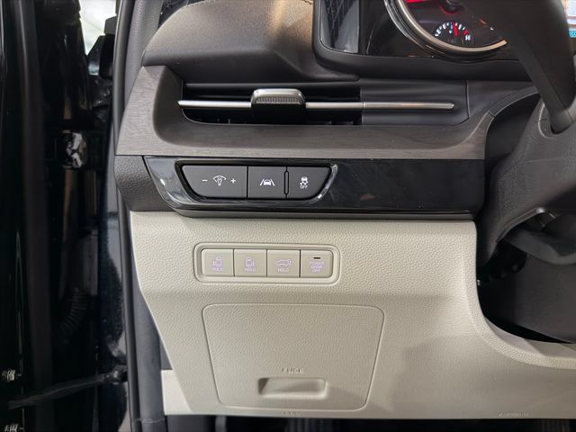 Used 2024 Kia Carnival EX FWD image 27