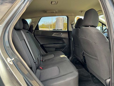 Used 2023 Kia Sportage LX AWD/4WD image 10