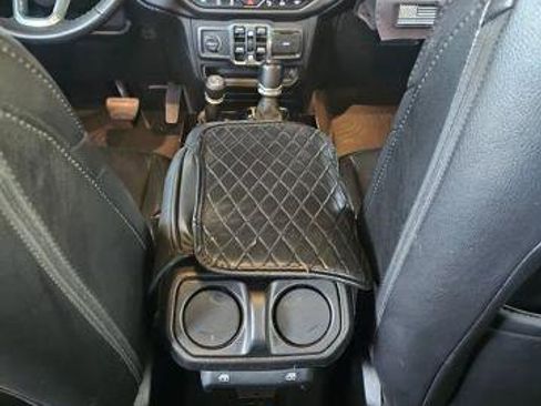 Used 2021 Jeep Wrangler Unlimited Sahara AWD/4WD image 32