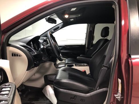 Used 2018 Dodge Grand Caravan SXT image 18