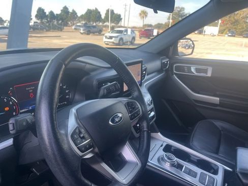 Used 2021 Ford Explorer XLT w/ Equipment Group 202A image 10