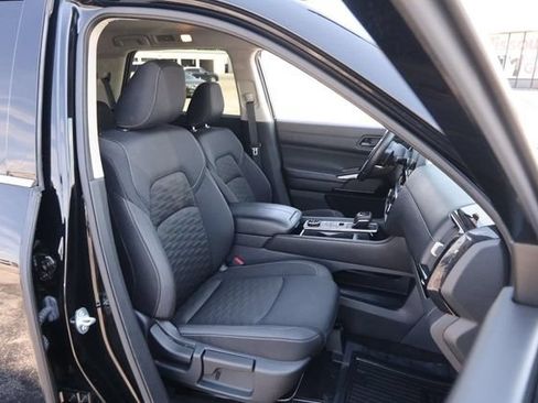 Certified 2025 Nissan Pathfinder SV AWD/4WD image 21