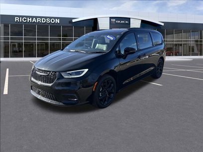 Used 2025 Chrysler Pacifica Limited