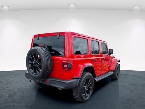 Used 2025 Jeep Wrangler Unlimited Sahara AWD/4WD image 11