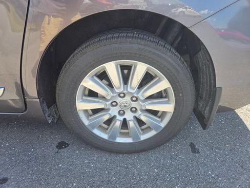Used 2017 Toyota Sienna LE w/ Protection Package AWD/4WD image 28
