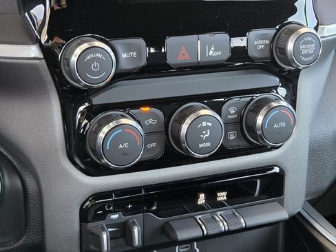 Used 2022 RAM 1500 Big Horn AWD/4WD image 31