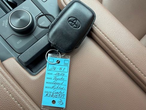 Used 2024 Toyota Grand Highlander AWD image 42