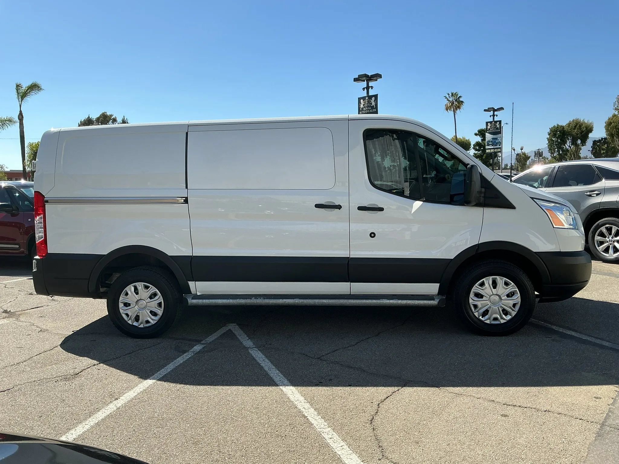 Used 2019 Ford Transit 250 130 Low Roof w/ Exterior Upgrade Package RWD image 4