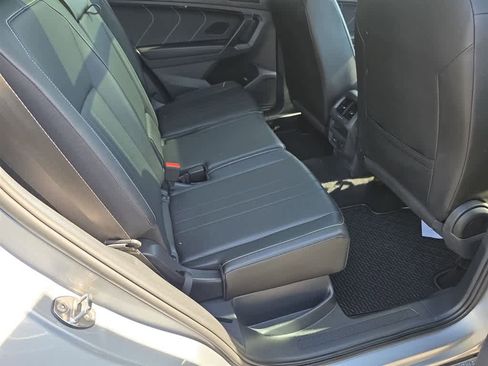 Used 2022 Volkswagen Tiguan SE AWD/4WD image 22