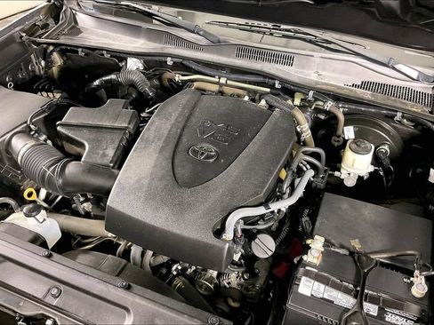 Used 2019 Toyota Tacoma SR5 AWD/4WD image 40