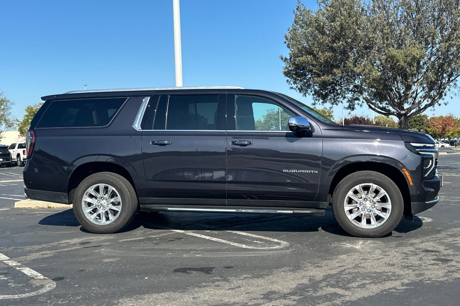 Used 2026 Chevrolet Suburban Premier w/ Sun And Tow Package AWD/4WD image 3