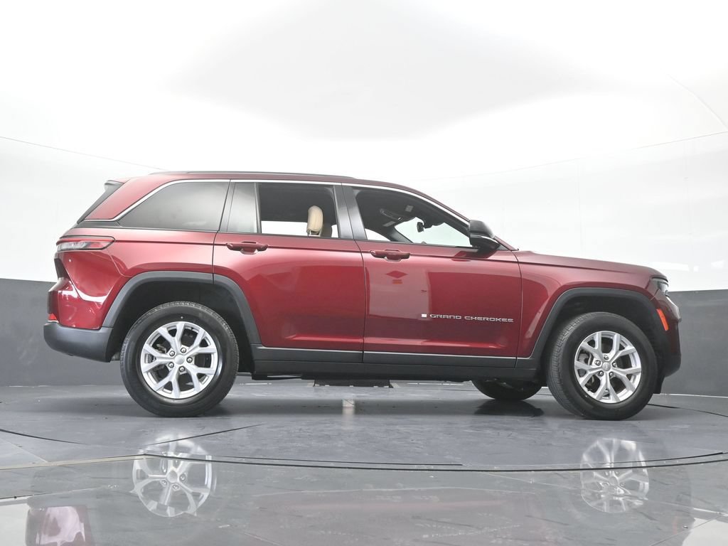 Used 2023 Jeep Grand Cherokee Limited w/ Trailer Tow Prep Group (B) RWD image 62