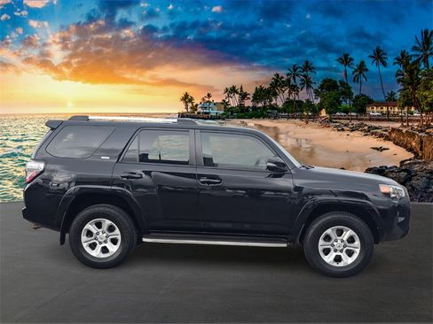 Used 2022 Toyota 4Runner SR5 Premium image 4