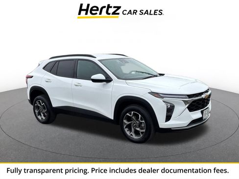 Used 2025 Chevrolet Trax LT FWD image 1