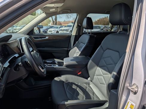 Used 2025 Volkswagen Atlas SE image 33