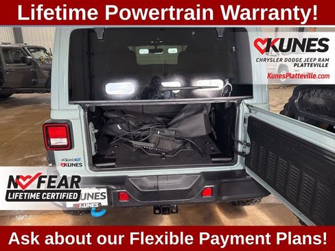 Used 2023 Jeep Wrangler Unlimited w/ Sun & Screen Package image 15