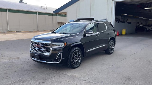 Used 2023 GMC Acadia Denali w/ Black Diamond Edition FWD image 4