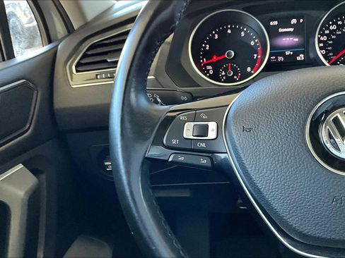 Used 2018 Volkswagen Tiguan SE w/ Panoramic Sunroof Package image 21