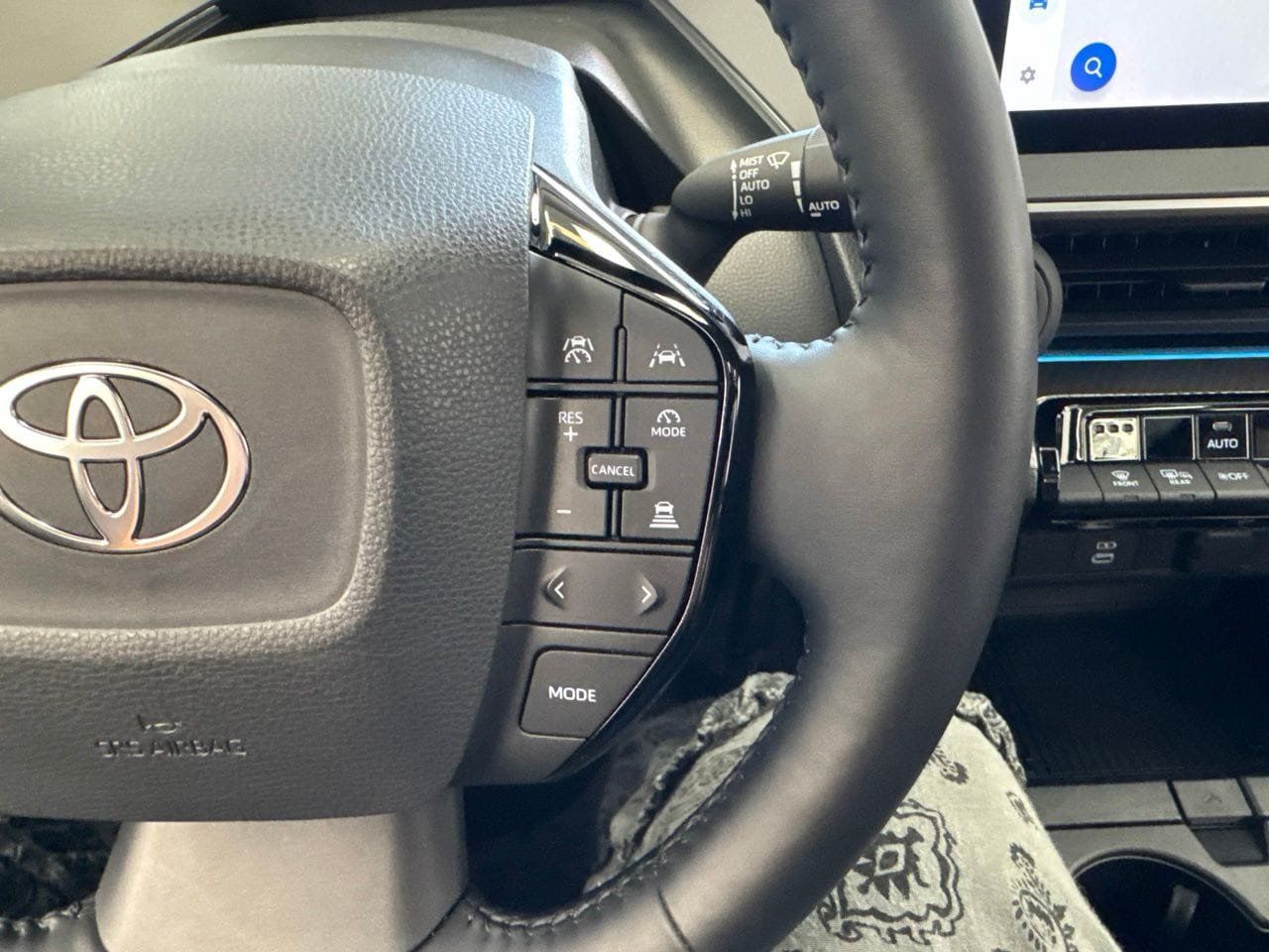 Used 2025 Toyota Prius XLE FWD image 20