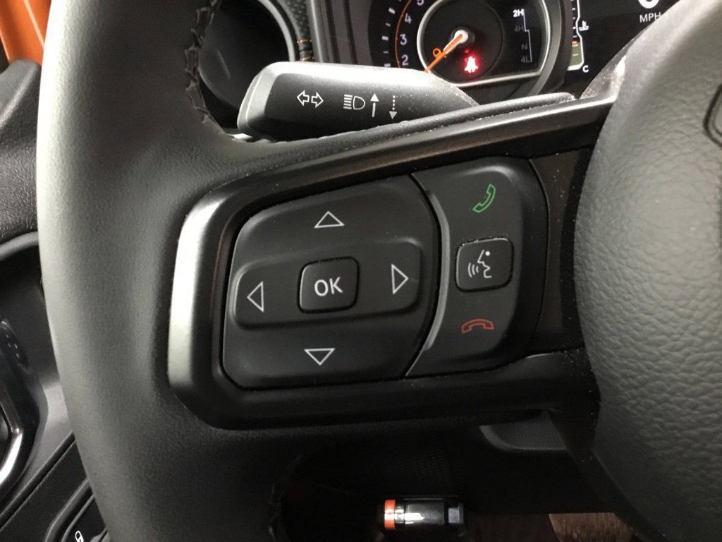 Used 2025 Jeep Gladiator Mojave AWD/4WD image 39