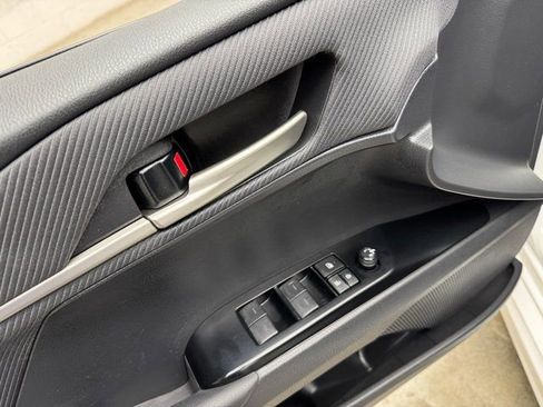 Used 2025 Toyota Camry SE image 11