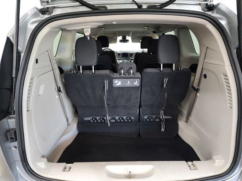 Used 2018 Chrysler Pacifica Touring Plus FWD image 27