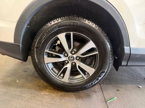 Used 2016 Toyota RAV4 XLE AWD/4WD image 27