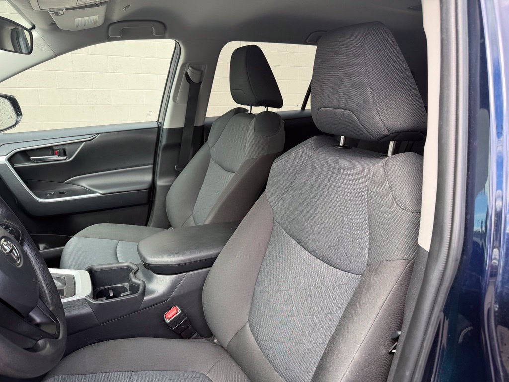 Used 2025 Toyota RAV4 XLE AWD/4WD image 22