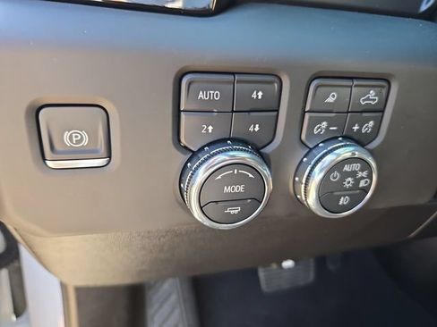 Used 2025 GMC Sierra 1500 AT4 AWD/4WD image 17