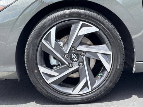 Used 2025 Hyundai Elantra Limited FWD image 15