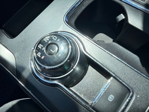 Used 2020 Ford Fusion SE FWD image 24