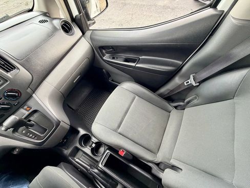 Used 2020 Nissan NV200 S image 26
