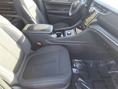 Used 2023 Jeep Grand Cherokee L Laredo image 23